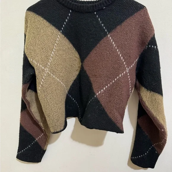 Women's Argyle Sweater - Black, Brown, Tan - Picture 2 of 3